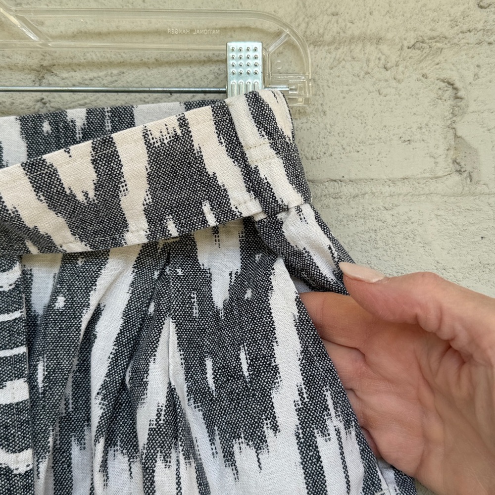 J.Crew Factory Gray/White Ikat Print Belted Linen High Waisted Shorts Size 4 - Picture 5 of 12